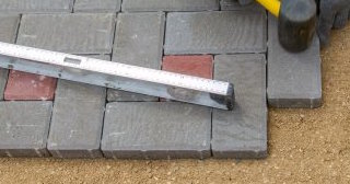 Укладка плитки на сухую смесь в Кохме: стоимость от 831 руб.