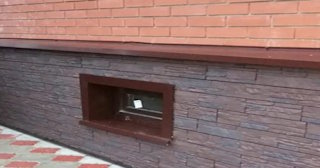 Облицовка цоколя панелями под камень в Кохме в октябре