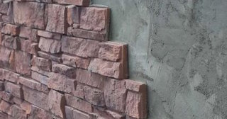 Качественная отделка цоколя фундамента снаружи в Кохме в октябре