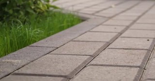 Профессиональная укладка тротуарных дорожек в Кохме в октябре